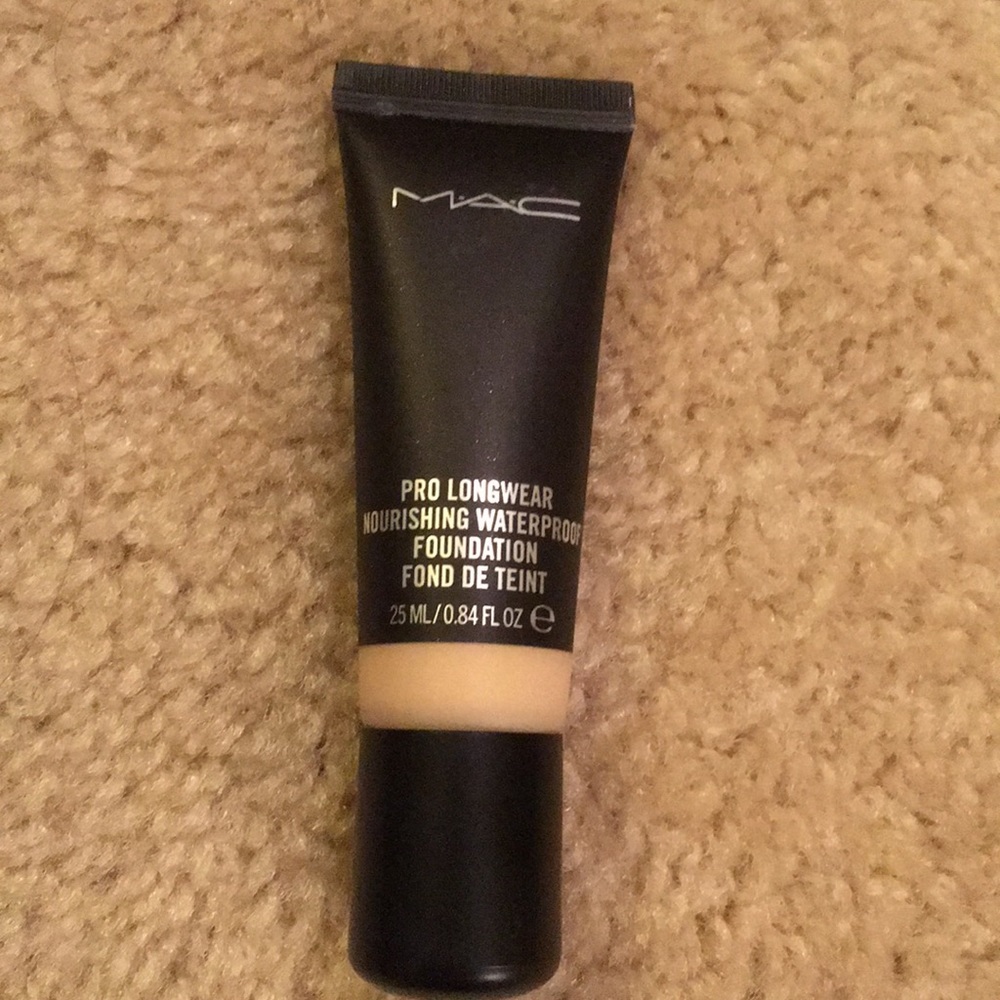 Mac Pro longwear waterproof foundation